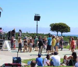people at a concert at dinosaur caves park in Shell Beach